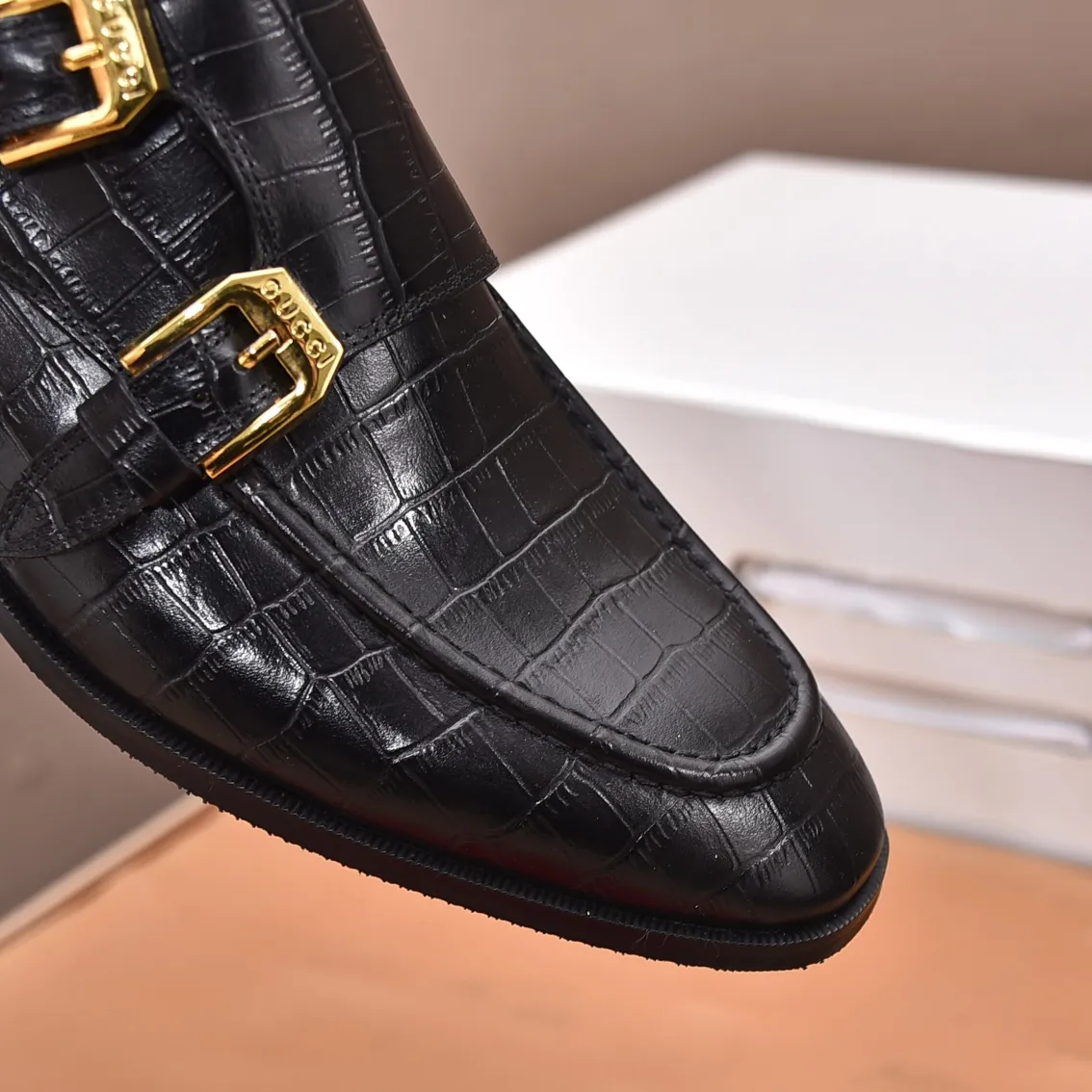 Men's shoes 💰560 (high-end, all cowhide) GUCCI high-end formal leather shoes, original imported fabrics from Italy, cowhide lining, original hardware. I believe you will be struck by it from the first moment you see it. The avant-garde atmosphere can no longer fully interpret its elegance. AAA grade rubber outsole, super comfortable. Original counter last, ensuring its original version and quality. The simple upper ensures its comfort and breathability. A pair of truly good shoes has its own unique soul, famous quality, regular size 38-44 (45 46 customized)